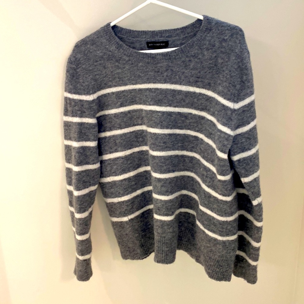 Banana Republic crew neck women’s sweater